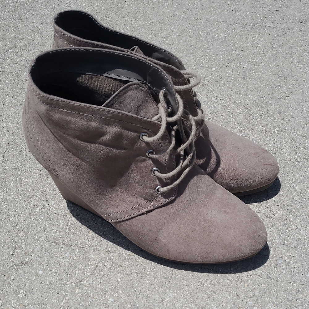Women's Suede Ankle Boots - Taupe
